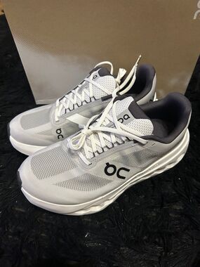 ON CLOUDSURFER Next Wide glacier white athletic training running shoes sz 7 new